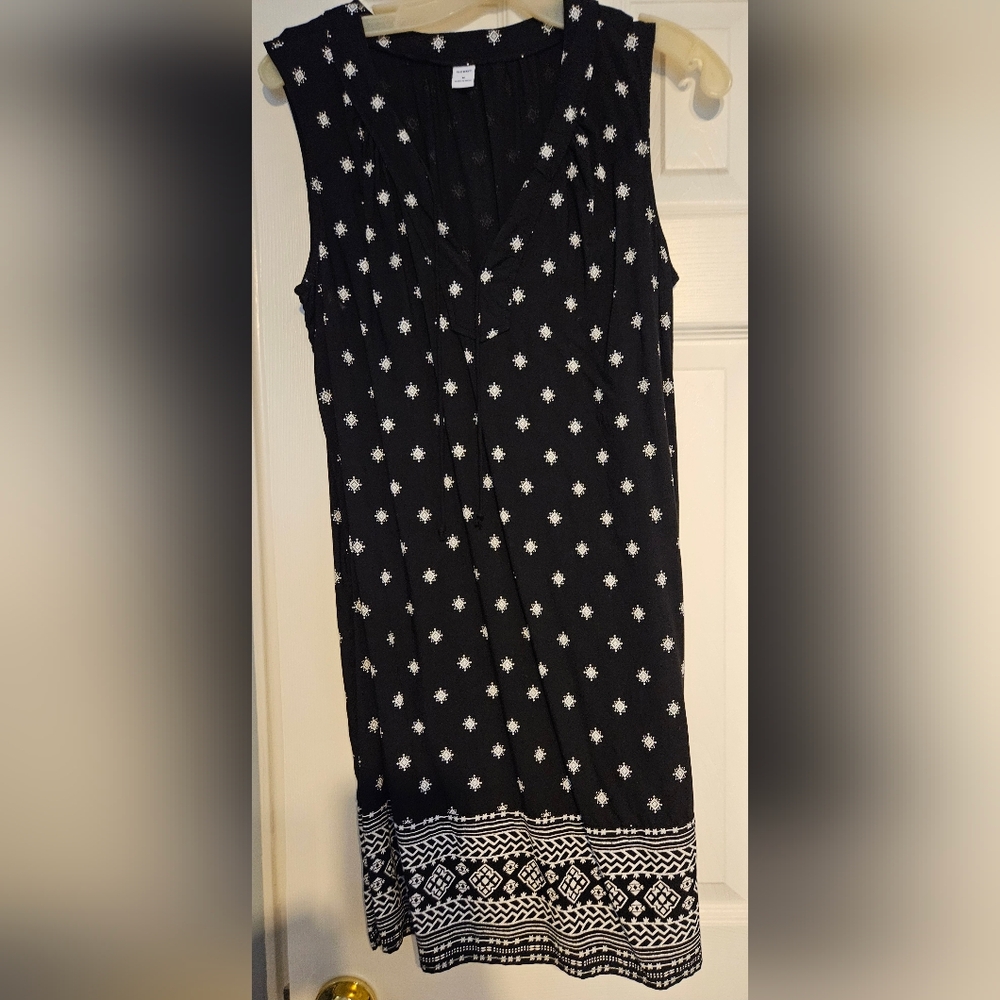 Old Navy Black and White Patterned Midi Dress